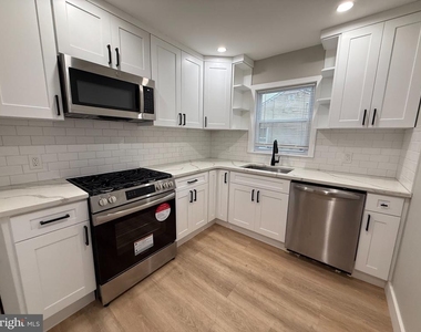 26 Oakland Street - Photo Thumbnail 6