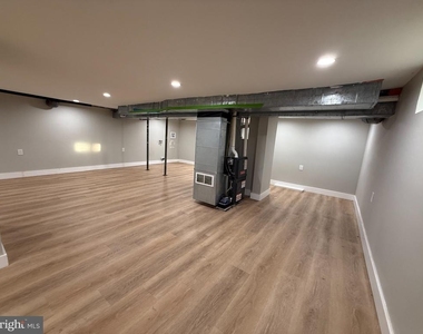 26 Oakland Street - Photo Thumbnail 15