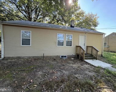 26 Oakland Street - Photo Thumbnail 1