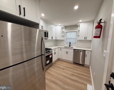 26 Oakland Street - Photo Thumbnail 5
