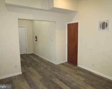 20 Pine Street - Photo Thumbnail 2