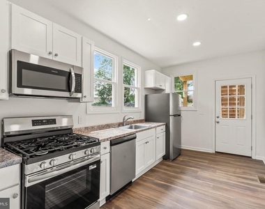 753 Apt A W Washington Street - Photo Thumbnail 21