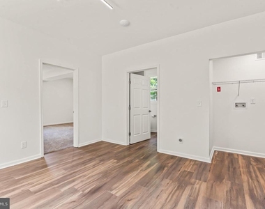 753 Apt A W Washington Street - Photo Thumbnail 16