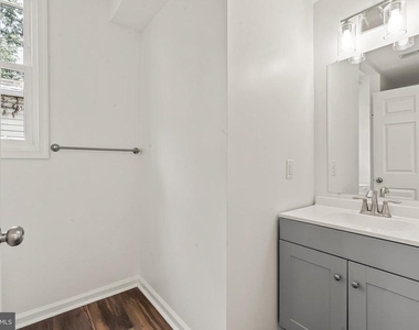 753 Apt A W Washington Street - Photo Thumbnail 17