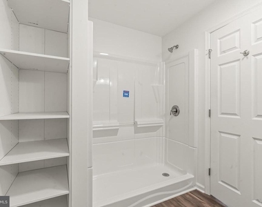 753 Apt A W Washington Street - Photo Thumbnail 7