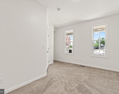 753 Apt A W Washington Street - Photo Thumbnail 11