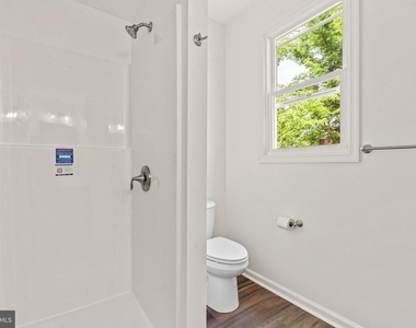 753 Apt A W Washington Street - Photo Thumbnail 18