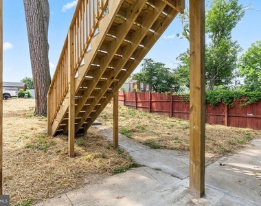 753 Apt A W Washington Street - Photo Thumbnail 9