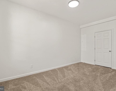 753 Apt A W Washington Street - Photo Thumbnail 10