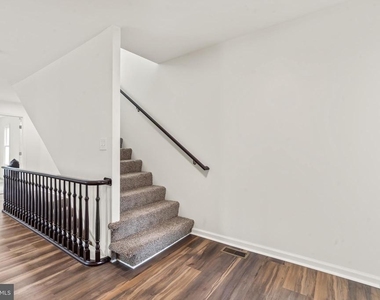 753 Apt B W Washington Street - Photo Thumbnail 20