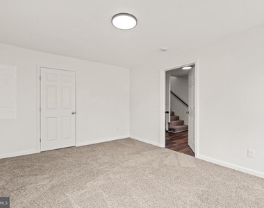 753 Apt B W Washington Street - Photo Thumbnail 19
