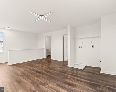 753 Apt B W Washington Street - Photo Thumbnail 24