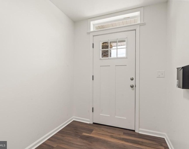 753 Apt B W Washington Street - Photo Thumbnail 5