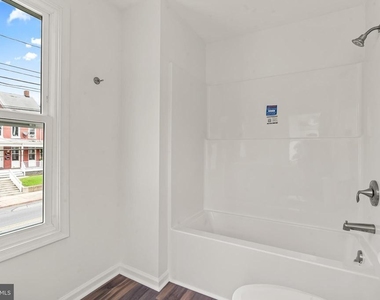 753 Apt B W Washington Street - Photo Thumbnail 21