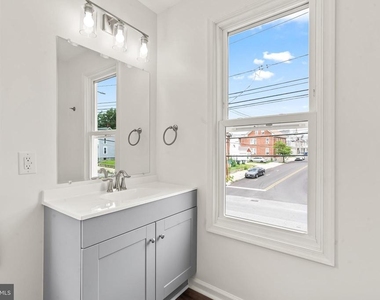 753 Apt B W Washington Street - Photo Thumbnail 22