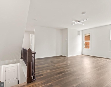 753 Apt B W Washington Street - Photo Thumbnail 8