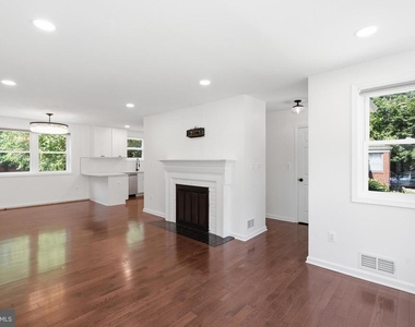 1921 Ruatan Street - Photo Thumbnail 1