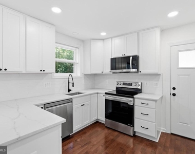 1921 Ruatan Street - Photo Thumbnail 4