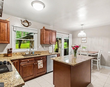 1405 Peachwood Lane - Photo Thumbnail 12