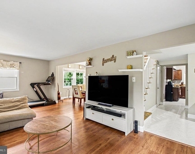 1405 Peachwood Lane - Photo Thumbnail 5