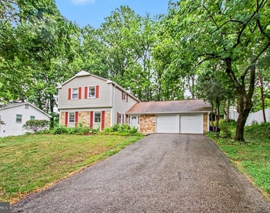 1405 Peachwood Lane - Photo Thumbnail 2