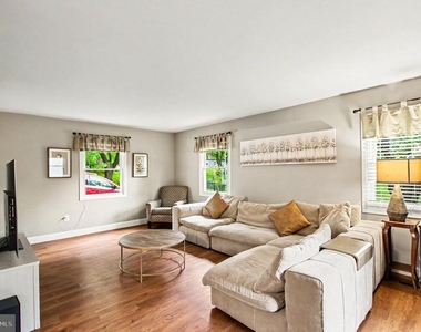 1405 Peachwood Lane - Photo Thumbnail 9