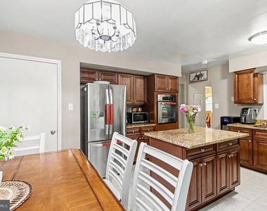 1405 Peachwood Lane - Photo Thumbnail 10
