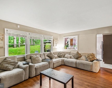 1405 Peachwood Lane - Photo Thumbnail 8