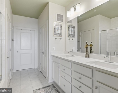 100 Saint Ives Place - Photo Thumbnail 10
