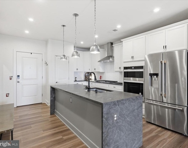 100 Saint Ives Place - Photo Thumbnail 2