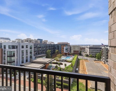 100 Saint Ives Place - Photo Thumbnail 17