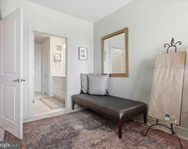 100 Saint Ives Place - Photo Thumbnail 9