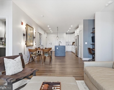 100 Saint Ives Place - Photo Thumbnail 4