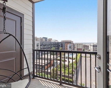 100 Saint Ives Place - Photo Thumbnail 16