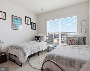 100 Saint Ives Place - Photo Thumbnail 11