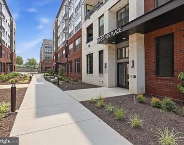 100 Saint Ives Place - Photo Thumbnail 18