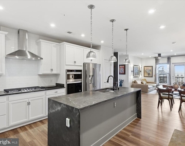 100 Saint Ives Place - Photo Thumbnail 1