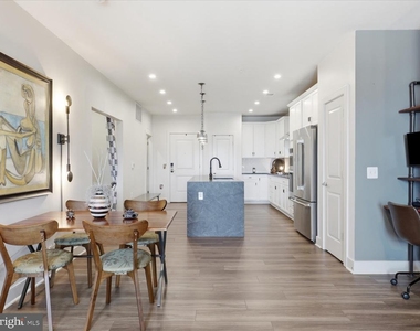 100 Saint Ives Place - Photo Thumbnail 3