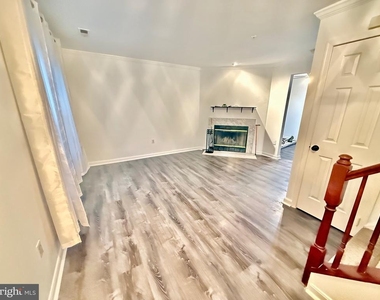 6001 Surrey Square Lane - Photo Thumbnail 2