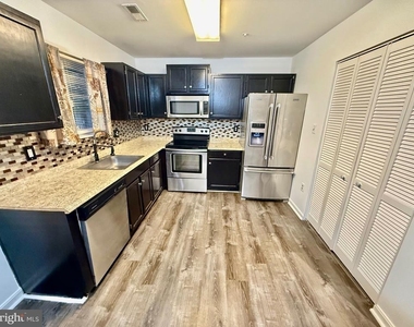 6001 Surrey Square Lane - Photo Thumbnail 3