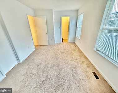 6001 Surrey Square Lane - Photo Thumbnail 19