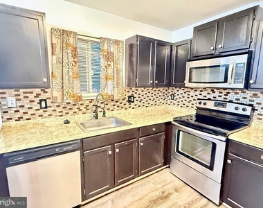 6001 Surrey Square Lane - Photo Thumbnail 4