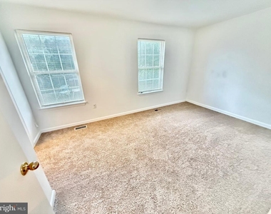 6001 Surrey Square Lane - Photo Thumbnail 20