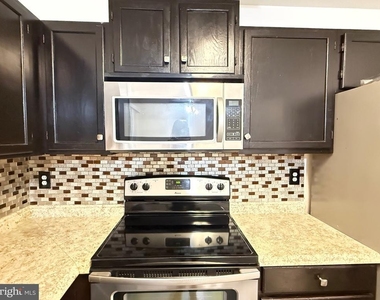 6001 Surrey Square Lane - Photo Thumbnail 9