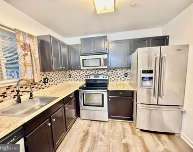 6001 Surrey Square Lane - Photo Thumbnail 5