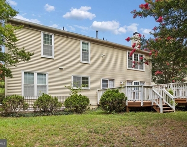 820 Chatsworth Drive - Photo Thumbnail 15
