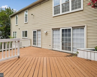 820 Chatsworth Drive - Photo Thumbnail 14