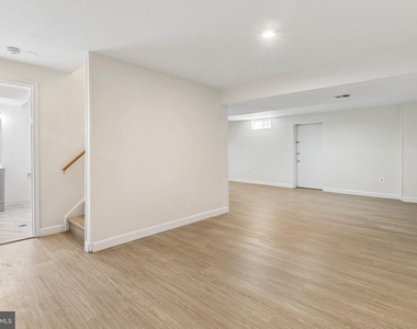 820 Chatsworth Drive - Photo Thumbnail 13