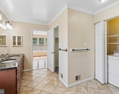 820 Chatsworth Drive - Photo Thumbnail 8