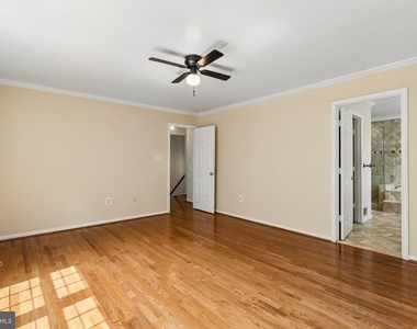 820 Chatsworth Drive - Photo Thumbnail 6